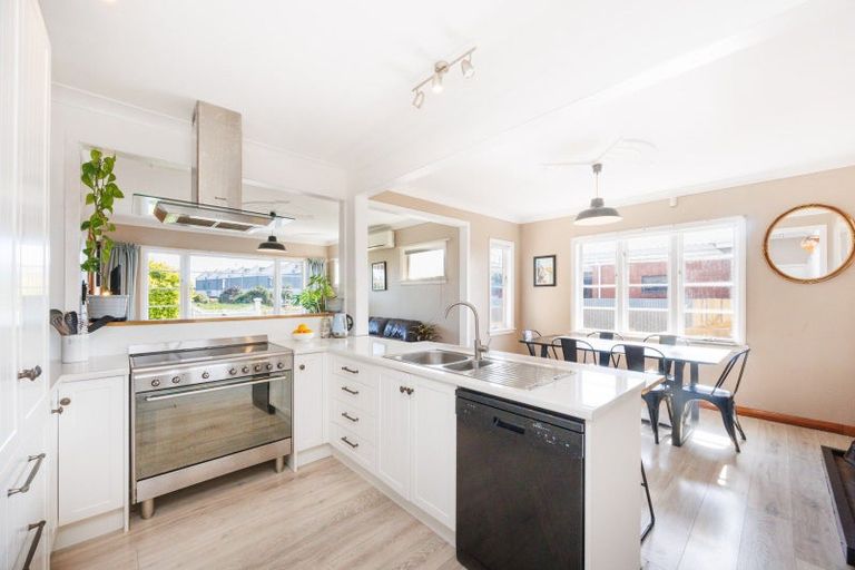 Photo of property in 236 Tremaine Avenue, Highbury, Palmerston North, 4412