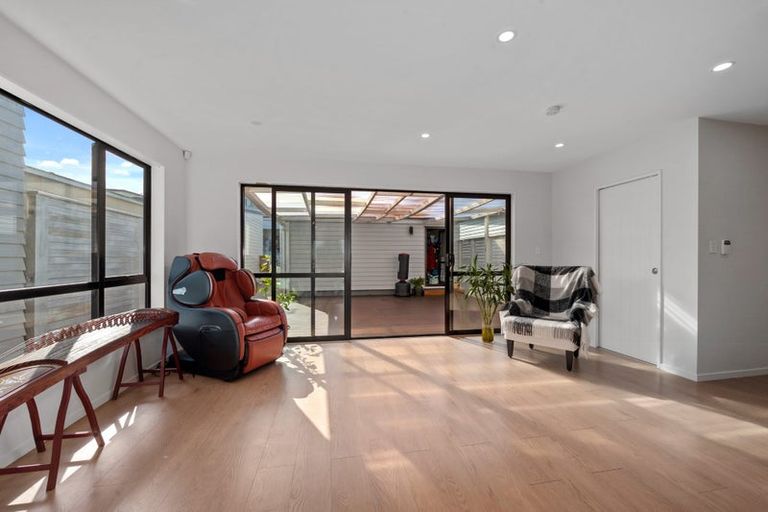 Photo of property in 54 Ascension Crescent, Orewa, 0931