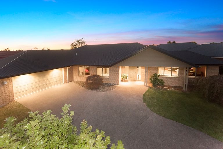 Photo of property in 19 Coleraine Drive, Rototuna, Hamilton, 3210