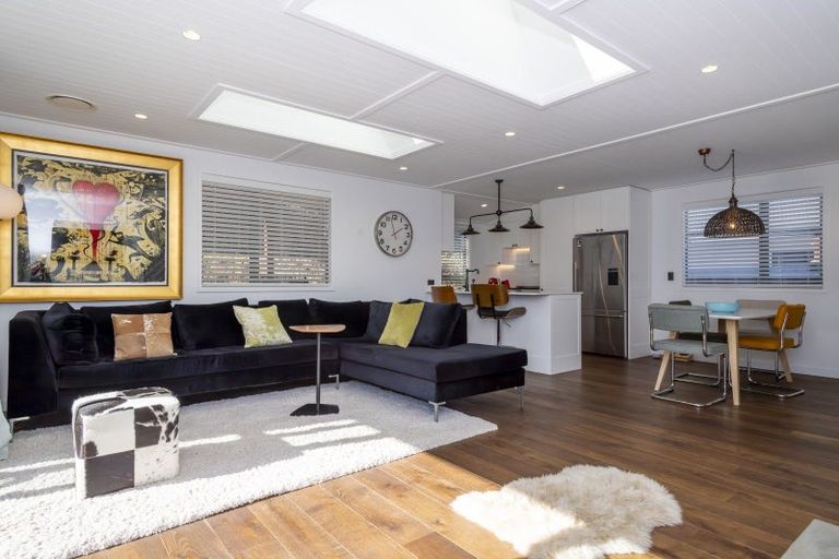 Photo of property in 43 Mcdonnell Road, Arrowtown, 9302