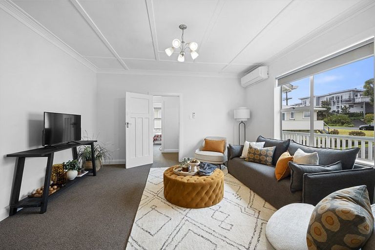 Photo of property in 14 Calvert Road, Moturoa, New Plymouth, 4310
