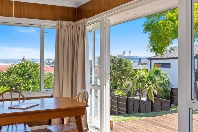 Photo of property in 66 Oceanview Road, Mount Maunganui, 3116