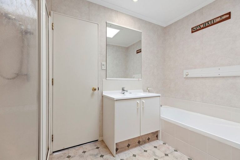 Photo of property in 12 Stableford Drive, Pyes Pa, Tauranga, 3112