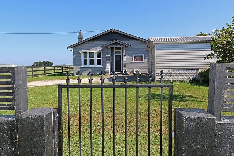 Photo of property in 357 Ketemarae Road, Hawera, 4675