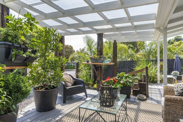 Photo of property in 2 Island View Terrace, Waikanae Beach, Waikanae, 5036