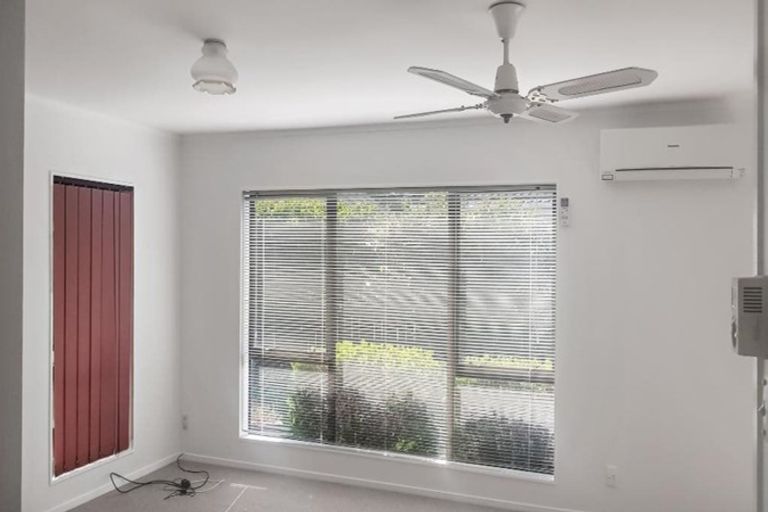 Photo of property in 10b Sharivari Place, Conifer Grove, Takanini, 2112