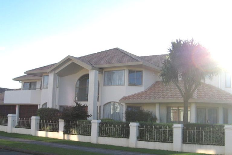 Photo of property in 1 Pintner Place, Somerville, Auckland, 2014