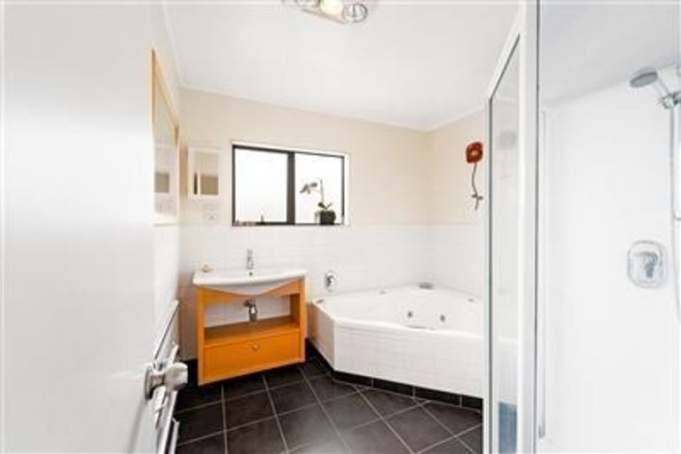 Photo of property in 43 Redwing Street, Browns Bay, Auckland, 0630
