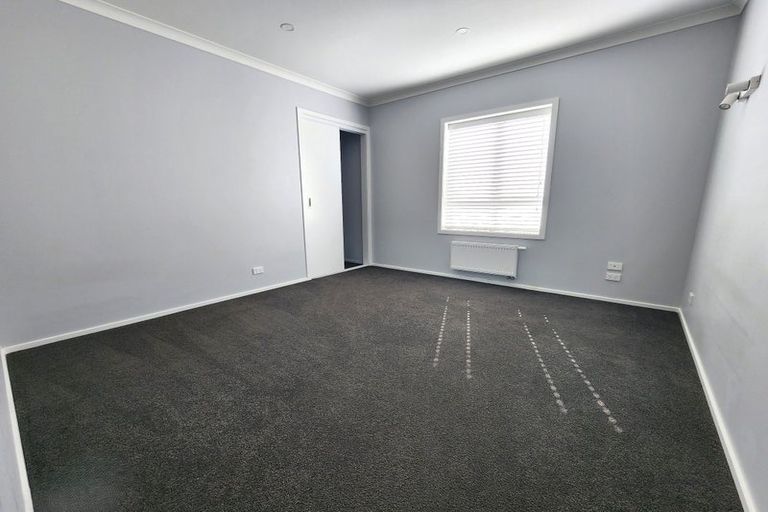 Photo of property in 14 Cessna Way, Newlands, Wellington, 6037