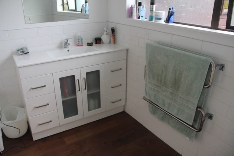 Photo of property in 32 Burbank Crescent, Churton Park, Wellington, 6037