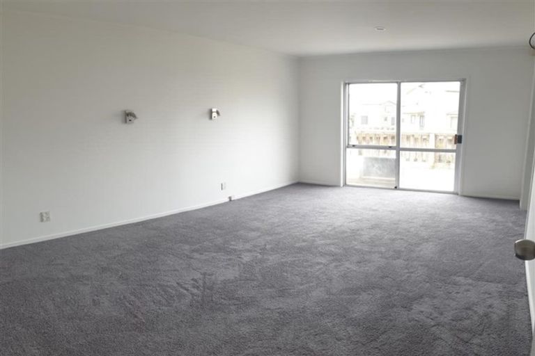 Photo of property in 32 Becker Drive, Weymouth, Auckland, 2103