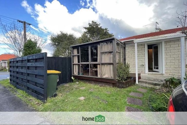 Photo of property in 1/37 Eversleigh Road, Belmont, Auckland, 0622