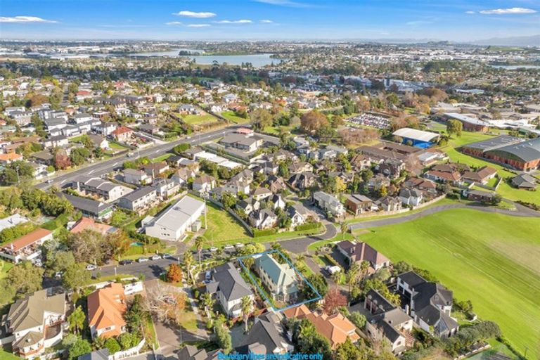 Photo of property in 23 Grammar School Road, Pakuranga, Auckland, 2010
