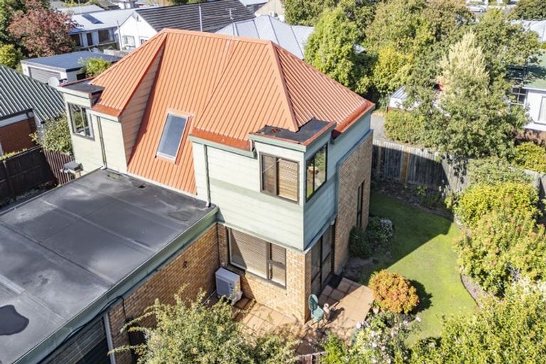 Photo of property in 2/4 Gatonby Place, Avonhead, Christchurch, 8042