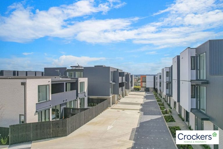 Photo of property in 4/2 Treasure Lane, Te Atatu South, Auckland, 0610