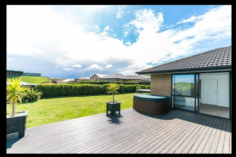Photo of property in 12 Ballintoy Park Drive, Welcome Bay, Tauranga, 3175