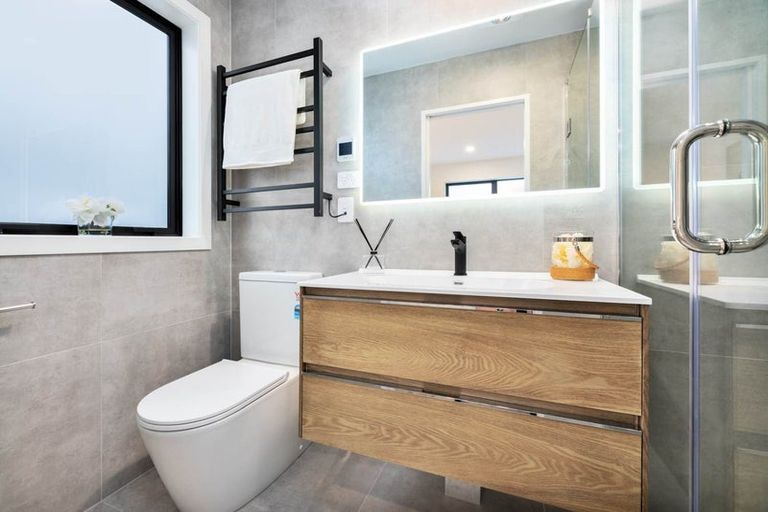 Photo of property in 3/258 Lake Road, Hauraki, Auckland, 0622