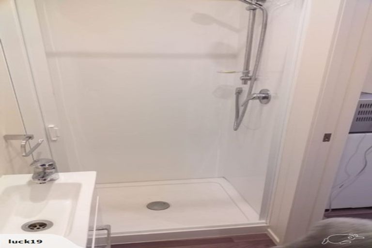 Photo of property in 28 Golf Road, New Lynn, Auckland, 0600