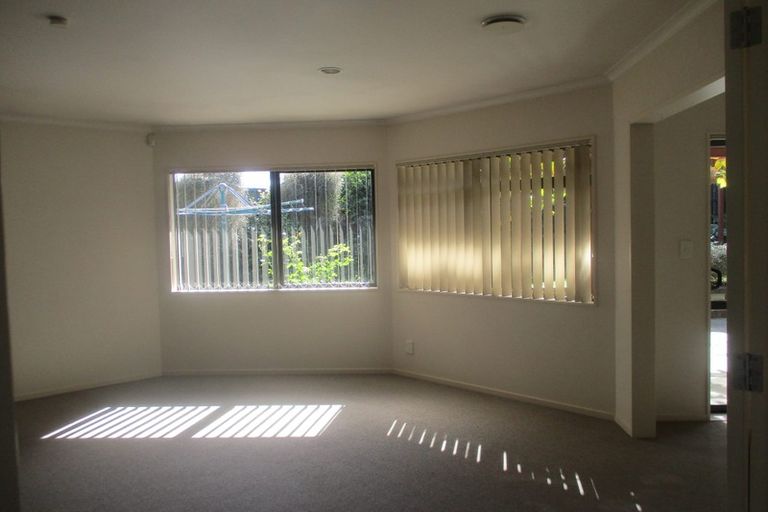 Photo of property in 10 Waimarino Road, Weymouth, Auckland, 2103