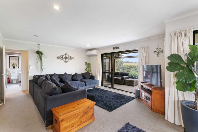 Photo of property in 26 Breaker Grove, Waiuku, 2123