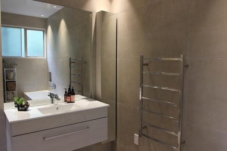 Photo of property in 2/18 Waipa Street, Birkenhead, Auckland, 0626