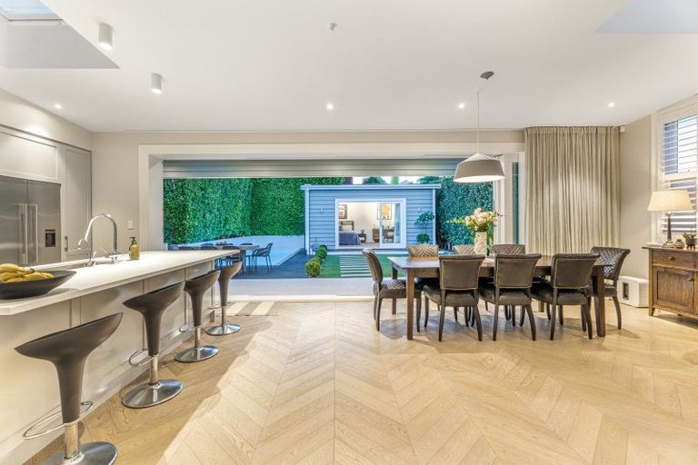 Photo of property in 9 Shoal Bay Road, Devonport, Auckland, 0624