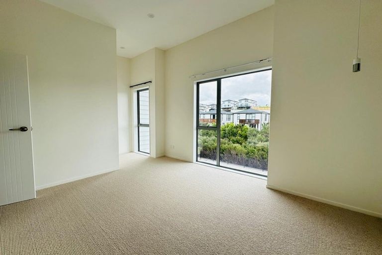 Photo of property in 39 Lawson Creek Street, Massey, Auckland, 0614
