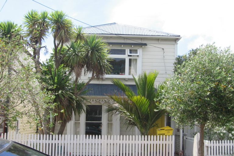Photo of property in 19 Queen Street, Mount Victoria, Wellington, 6011