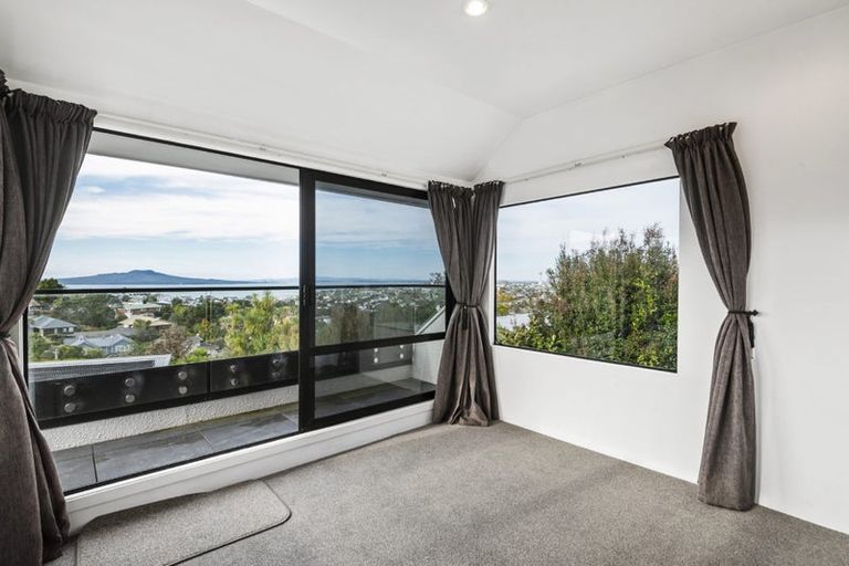 Photo of property in 2/173 East Coast Road, Castor Bay, Auckland, 0620