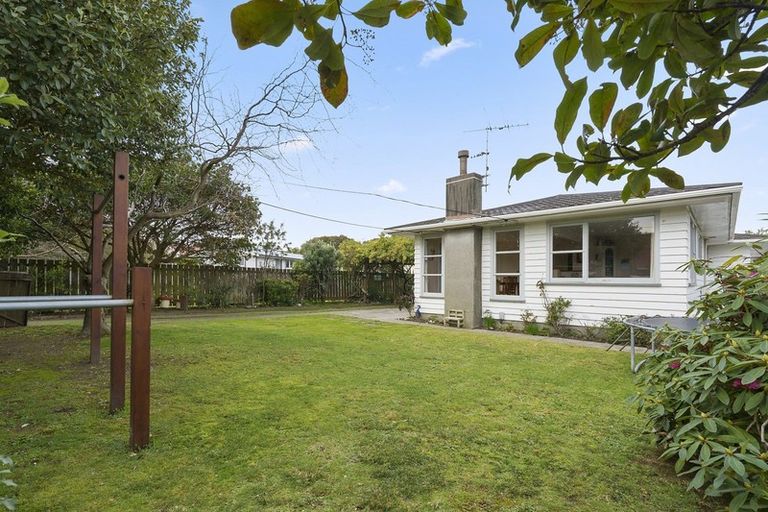 Photo of property in 14 Walton Road, Paraparaumu Beach, Paraparaumu, 5032