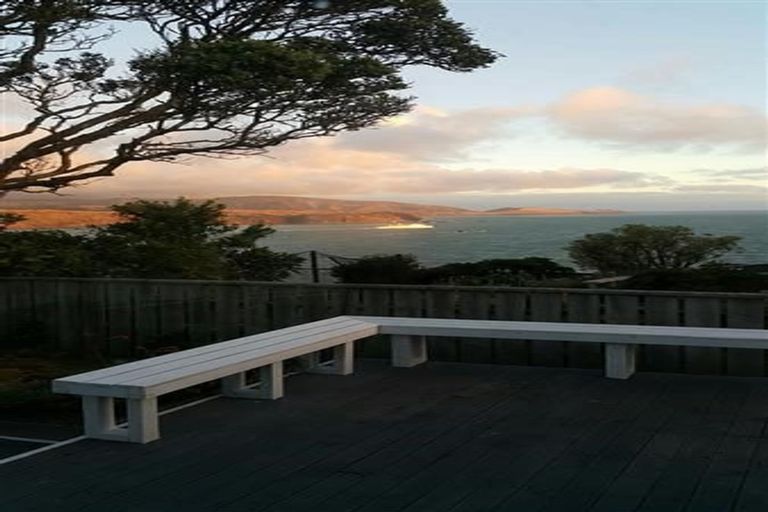 Photo of property in 5 Bowes Crescent, Strathmore Park, Wellington, 6022