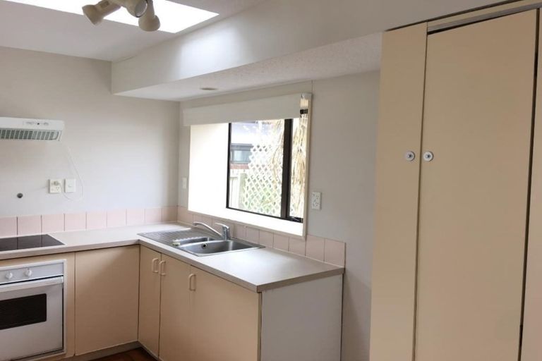 Photo of property in 33j Peverel Street, Riccarton, Christchurch, 8011