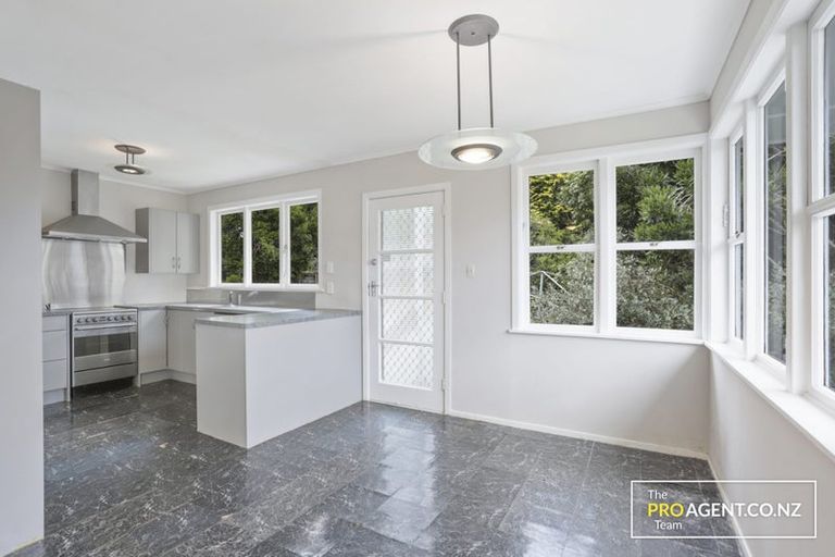 Photo of property in 50 Rimutaka Place, Titirangi, Auckland, 0604
