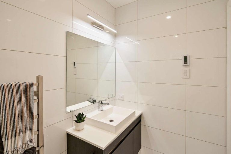 Photo of property in 2 Huia Road, Days Bay, Lower Hutt, 5013