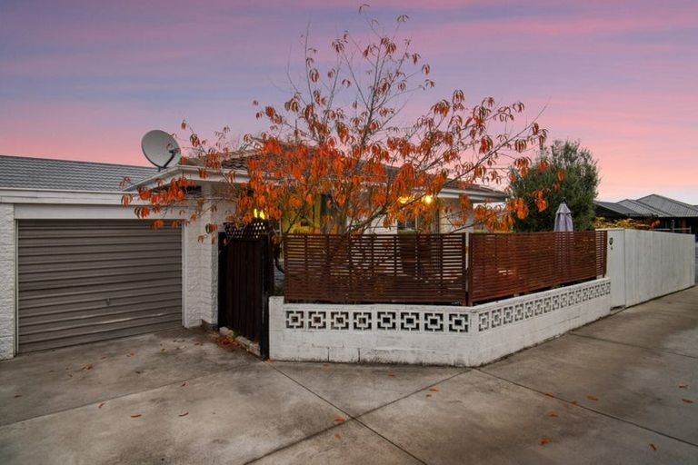 Photo of property in 1/4 Valecrest Avenue, Parklands, Christchurch, 8083