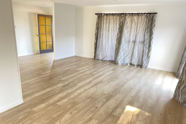 Photo of property in 71 Reynella Drive, Massey, Auckland, 0614