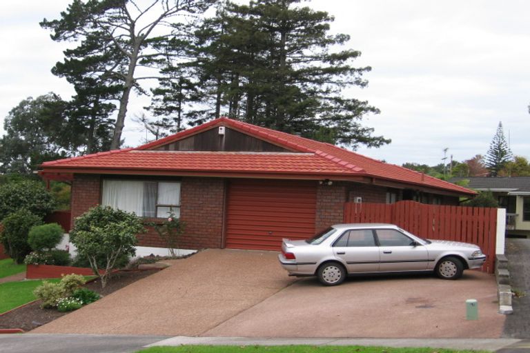 Photo of property in 15 Lastel Place, Shelly Park, Auckland, 2014