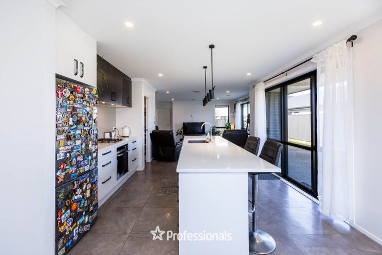 Photo of property in 33 Cynisca Crescent, Wallaceville, Upper Hutt, 5018