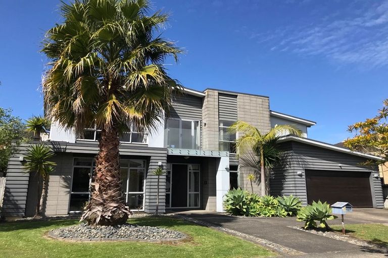 Photo of property in 11 Mana Lane, Pinehill, Auckland, 0632