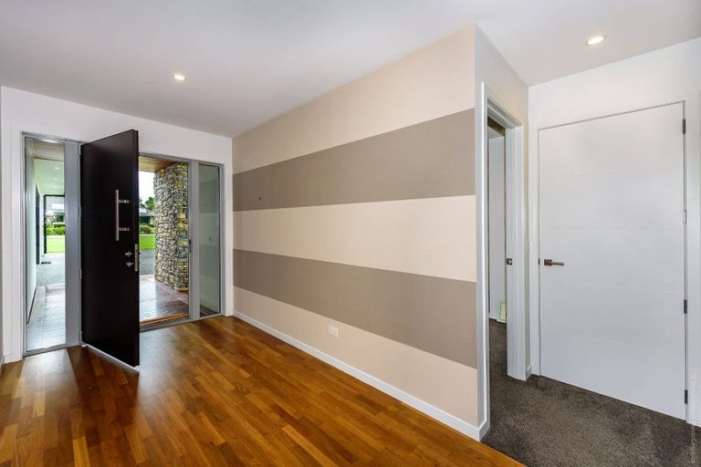 Photo of property in 28 Oakgrove Drive, Rangiora, 7400