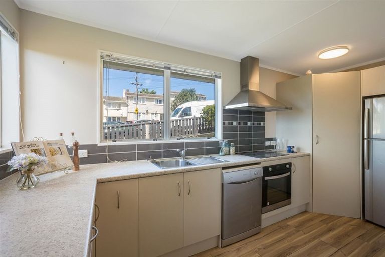 Photo of property in 66 Sievers Grove, Cannons Creek, Porirua, 5024