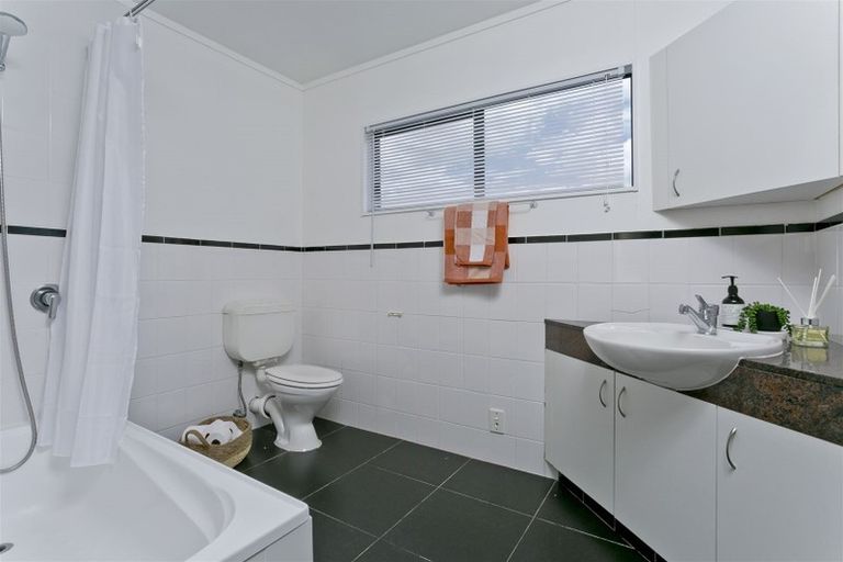 Photo of property in 1/15 Ocean View Road, Hillcrest, Auckland, 0627