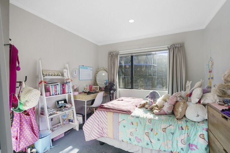 Photo of property in 5 Harry Shaw Way, Raumati South, Paraparaumu, 5032