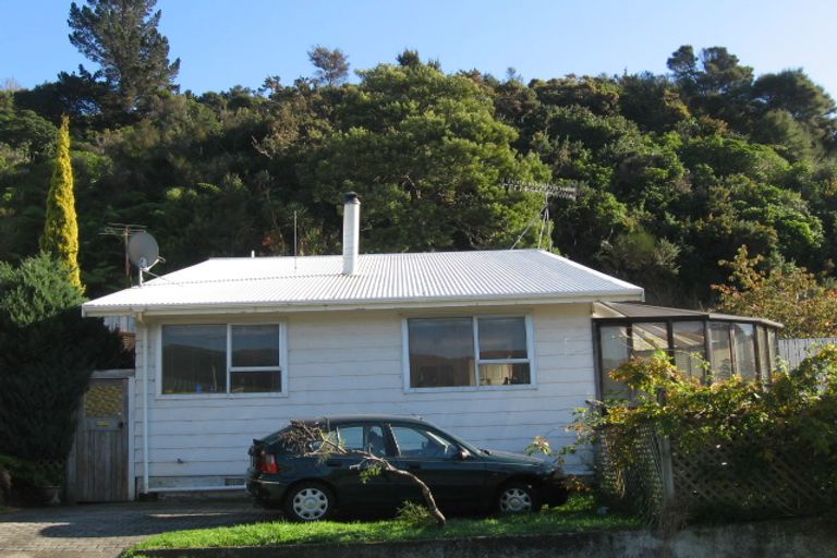 Photo of property in 25 Tiroiti Grove, Stokes Valley, Lower Hutt, 5019