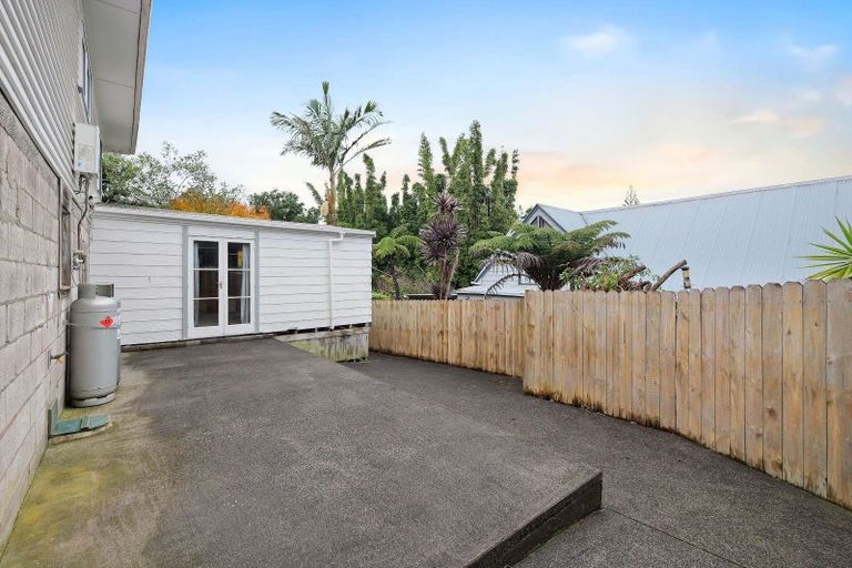 Photo of property in 16 Sylvan Crescent, Te Atatu South, Auckland, 0610