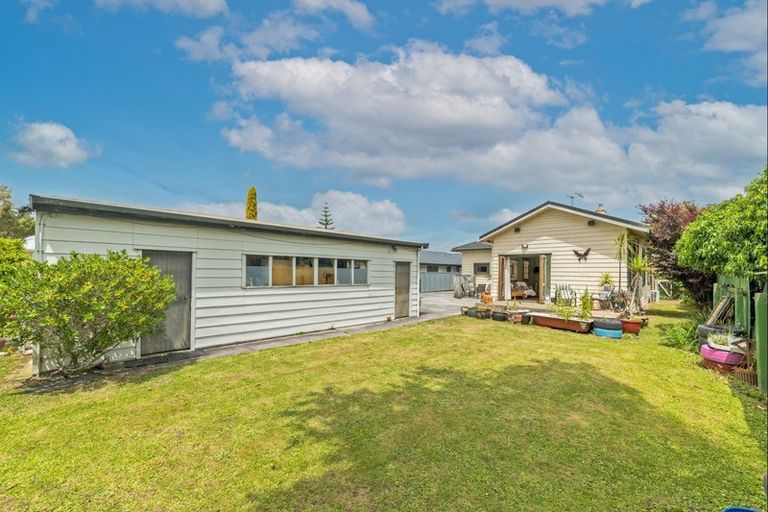 Photo of property in 37 Shamrock Street, Takaro, Palmerston North, 4412