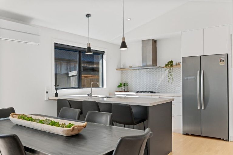 Photo of property in 64 Howden Drive, Jacks Point, 9371