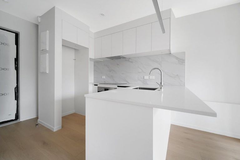 Photo of property in 9/11 Stottholm Road, Titirangi, Auckland, 0604