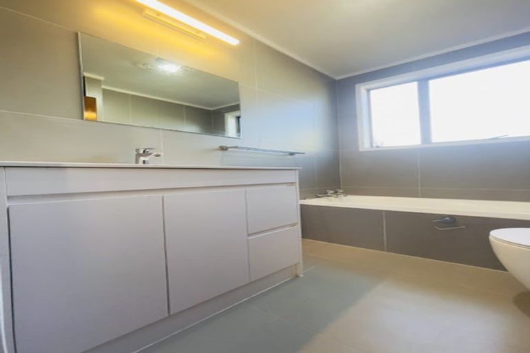 Photo of property in 52 Hope Farm Avenue, Pakuranga Heights, Auckland, 2010