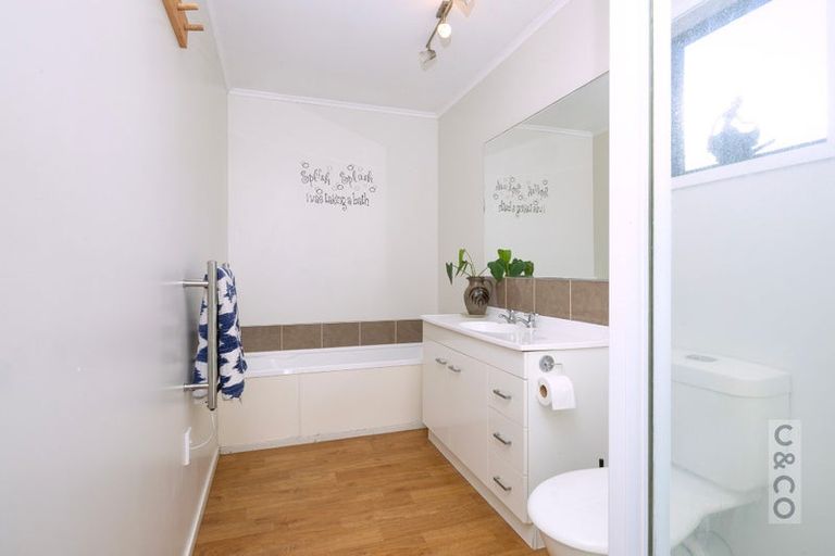 Photo of property in 67 Garfield Road, Helensville, 0800